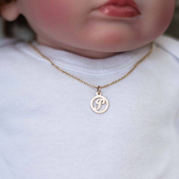 Lantisor aur copii medalion rotund cu litera P decupata aur 14k