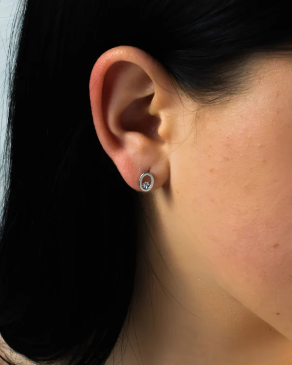 Cercei oval aur alb 14K cu diamant natural
